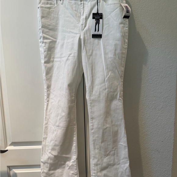 sofia by sofia vergara Pants - sofia by sofia vergara White Mid-Rise Bootcut Jeans